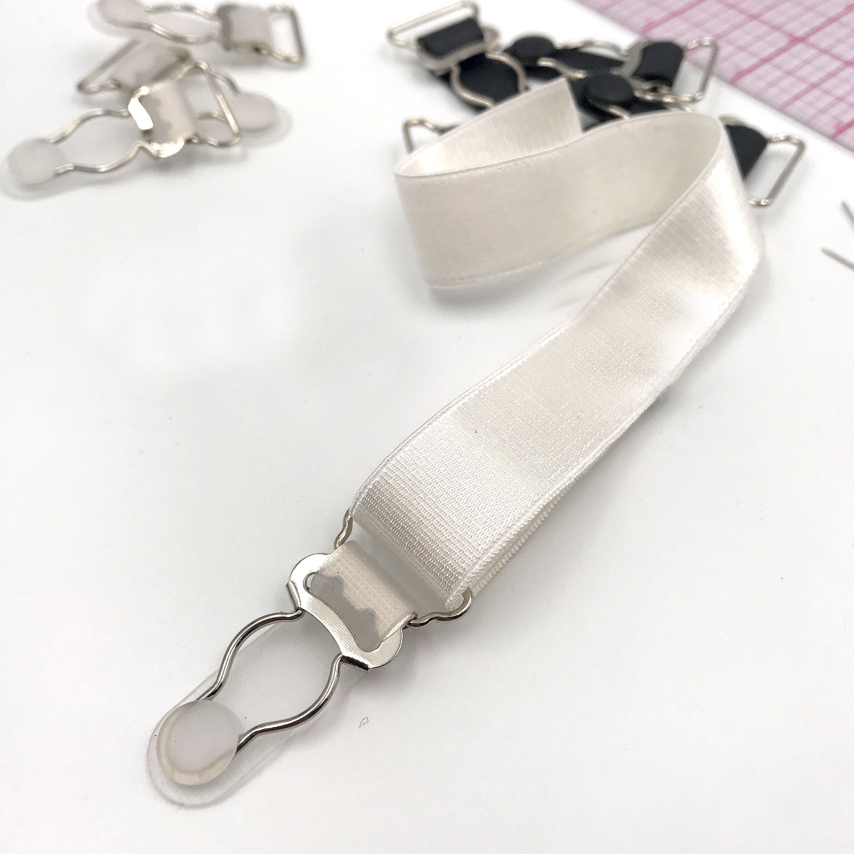 3/4" (20mm) Garter Clips for Lingerie in Clear/Silver or Black/Silver - Set of 4 - Stitch Love Studio