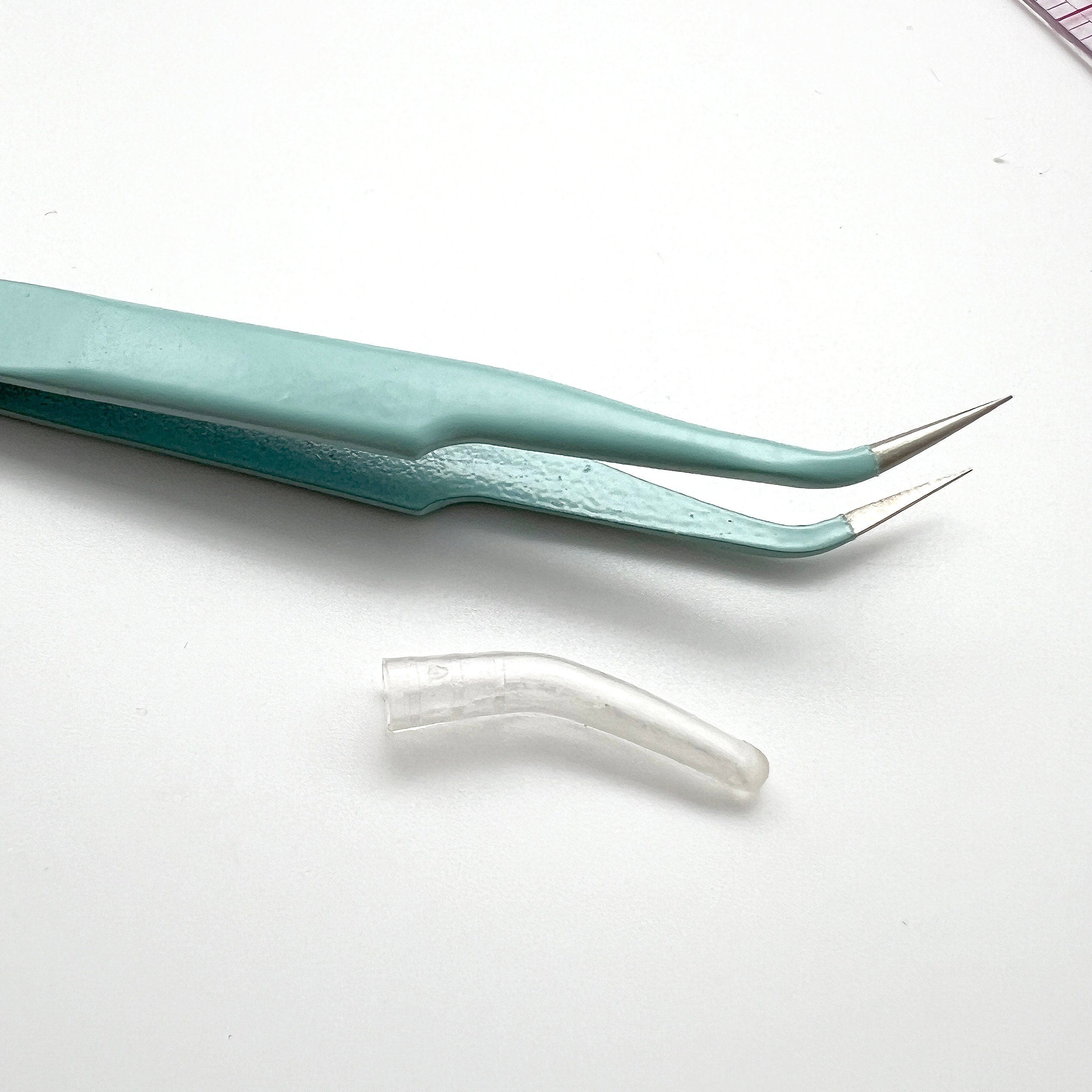 Sewing Thread Tweezers with Curved Tip- 4 Colors